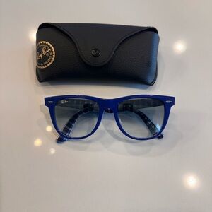 Ray Ban sunglasses 
EUC

Case included
